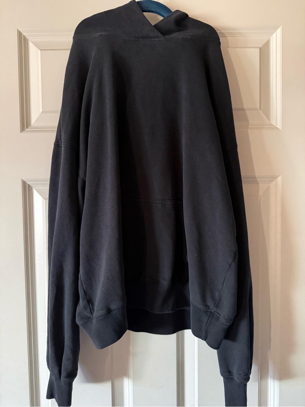 Hollister Men's Black Crewneck Sweater